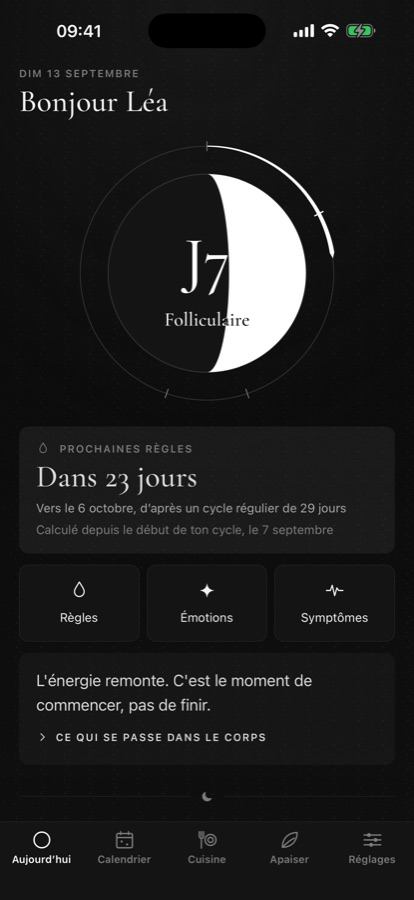 Moona home screen in lunar mode: the dial shows day 7, follicular phase, next period in 23 days